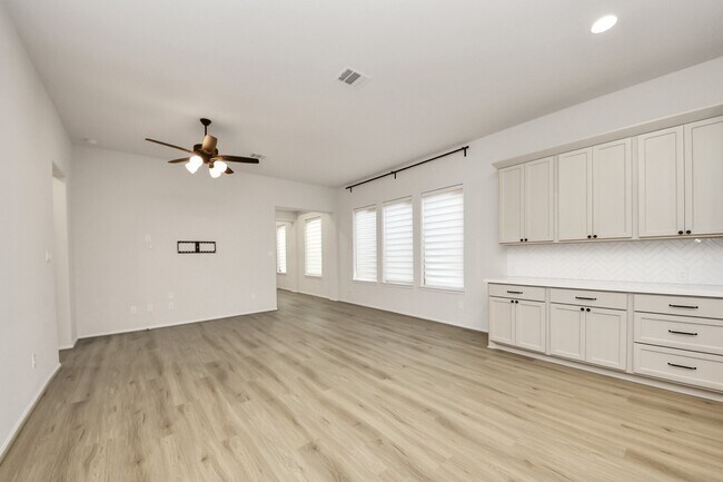 Building Photo - 25931 Dawning Torch Trce