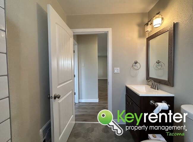 Building Photo - Tacoma Gardeners Dream 2Bed/1Bath