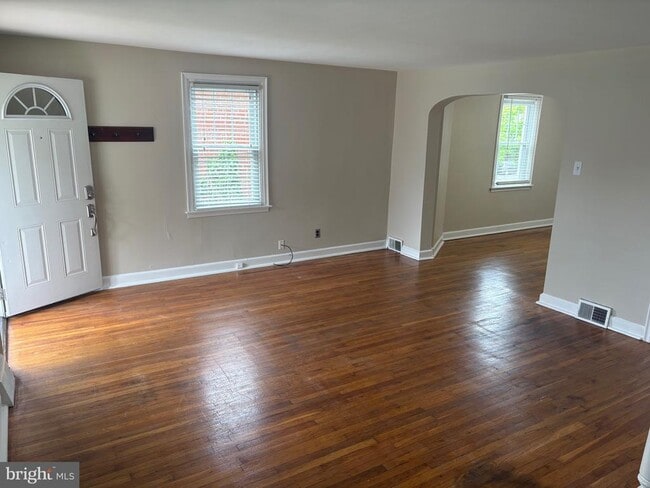 Building Photo - 2804 Belmont Ave