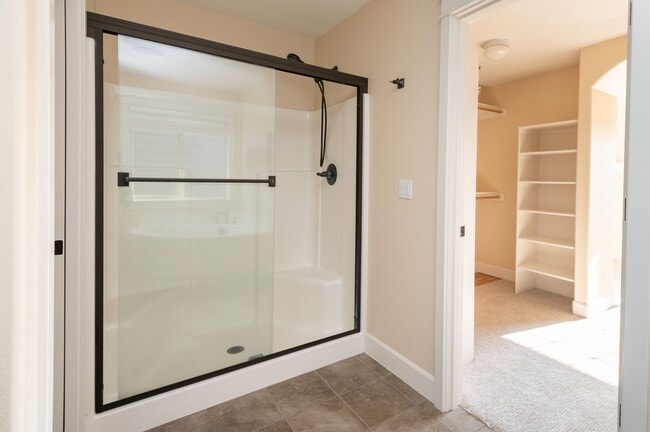 Building Photo - Sun Meadow Home 4 Bed + Bonus + Office + H...