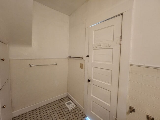 Building Photo - 2 Bedroom Home on the Southside