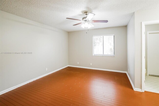 Building Photo - 899 Daffodil Dr