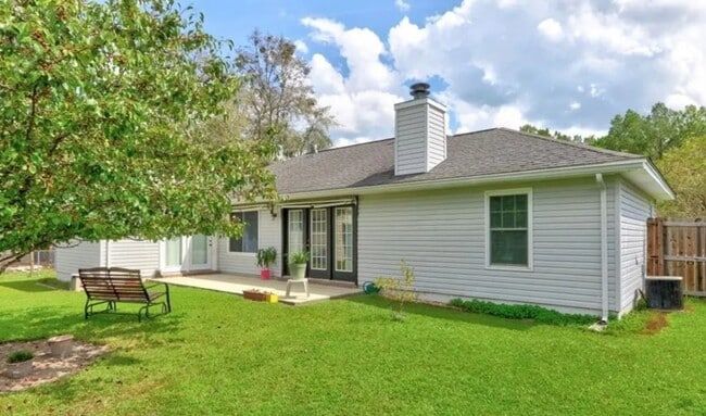 Building Photo - Charming 3 Bed / 2 Bath Home with Split Fl...