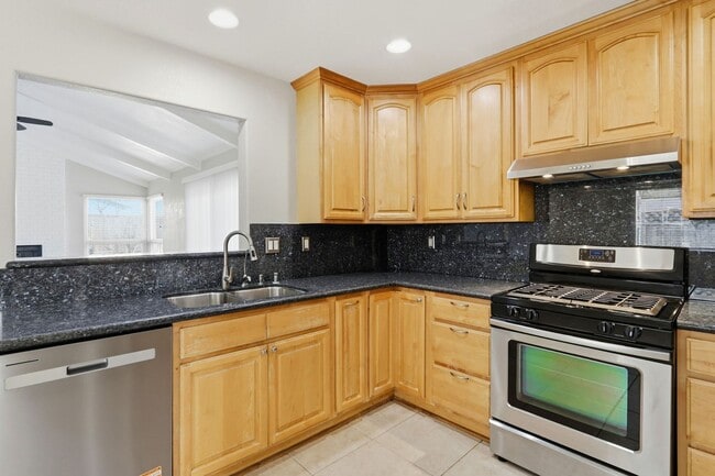 Building Photo - Stylish and Spacious Milpitas Home with Large Deck and Backyard