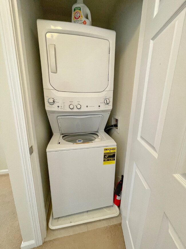 Building Photo - Moultrie Village Townhome, 2 BR/2.5 BA/1 Car