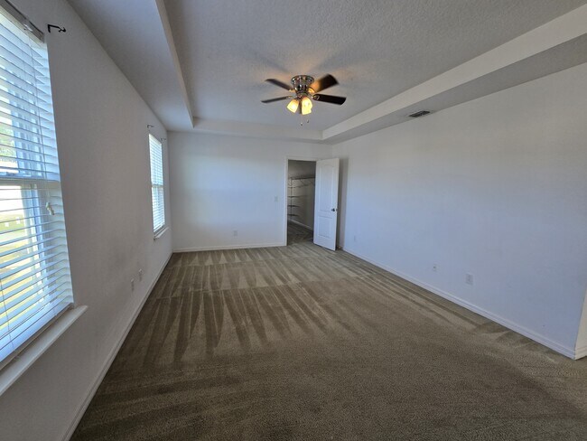 Building Photo - 127 Cedar Cir Dr