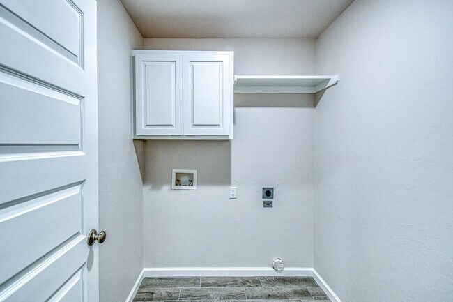 Building Photo - Brand New Construction! Lawn care provided!