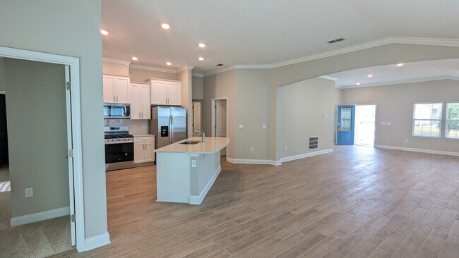 Building Photo - 96 Zancara St