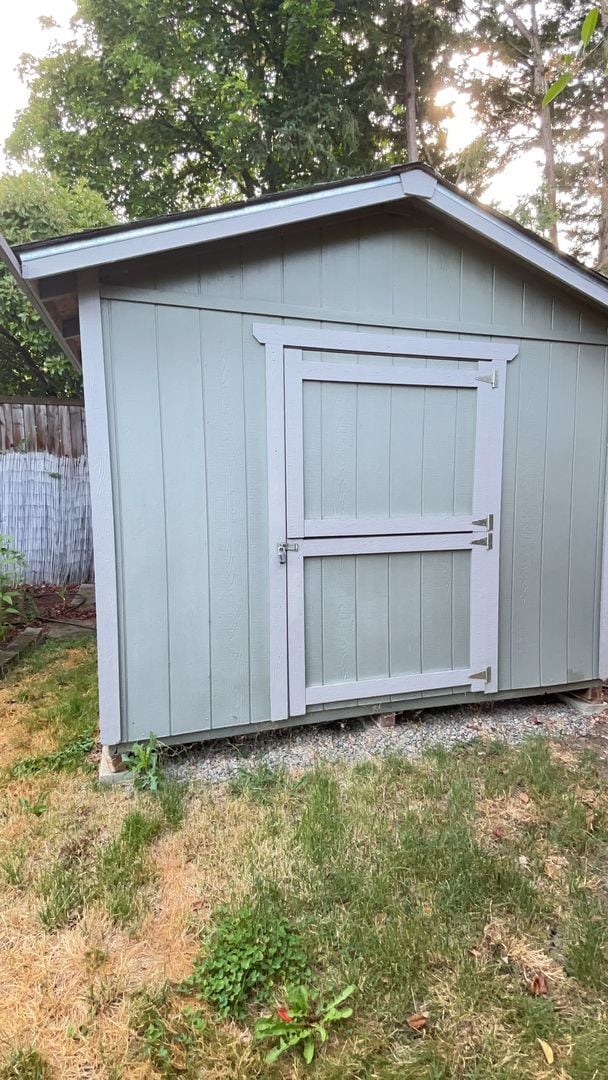Building Photo - Lovely 3 Bedroom Home with Privacy and Pat...