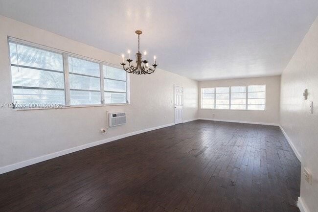 Building Photo - 4710 Pine Tree Dr