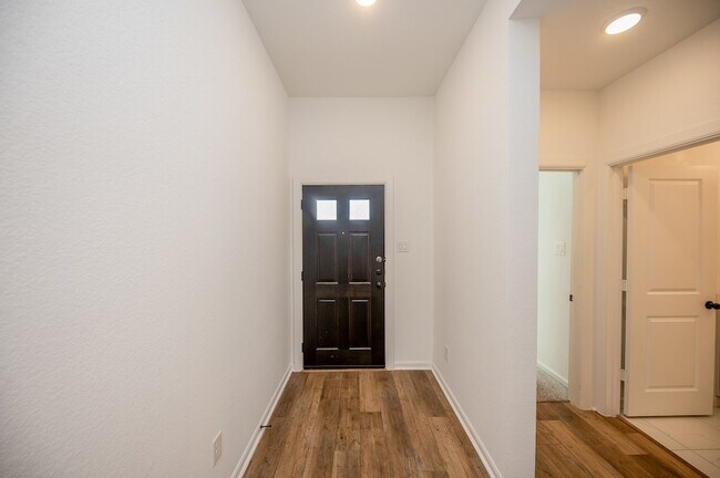 Building Photo - 42514 Summer Crst Rd