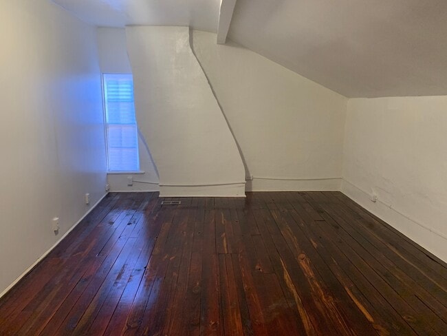 Building Photo - 2 Bedroom Apartment-York City SD