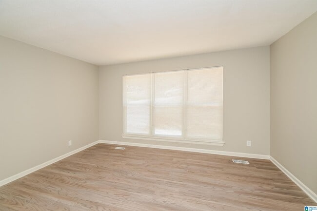Building Photo - 1037 Medina Dr