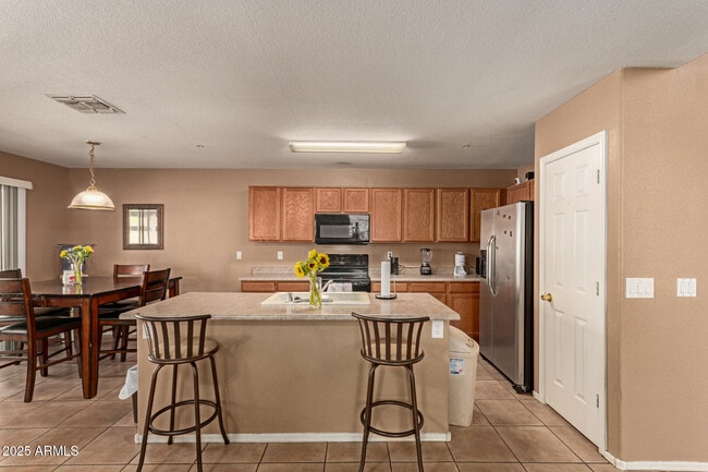 Building Photo - 8572 W Palo Verde Ave
