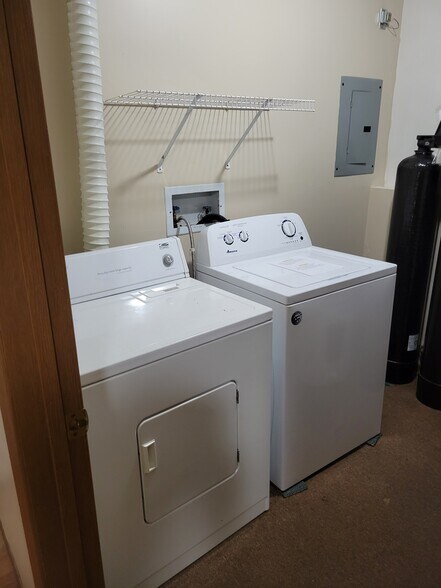 Building Photo - 2505 Meloy Rd