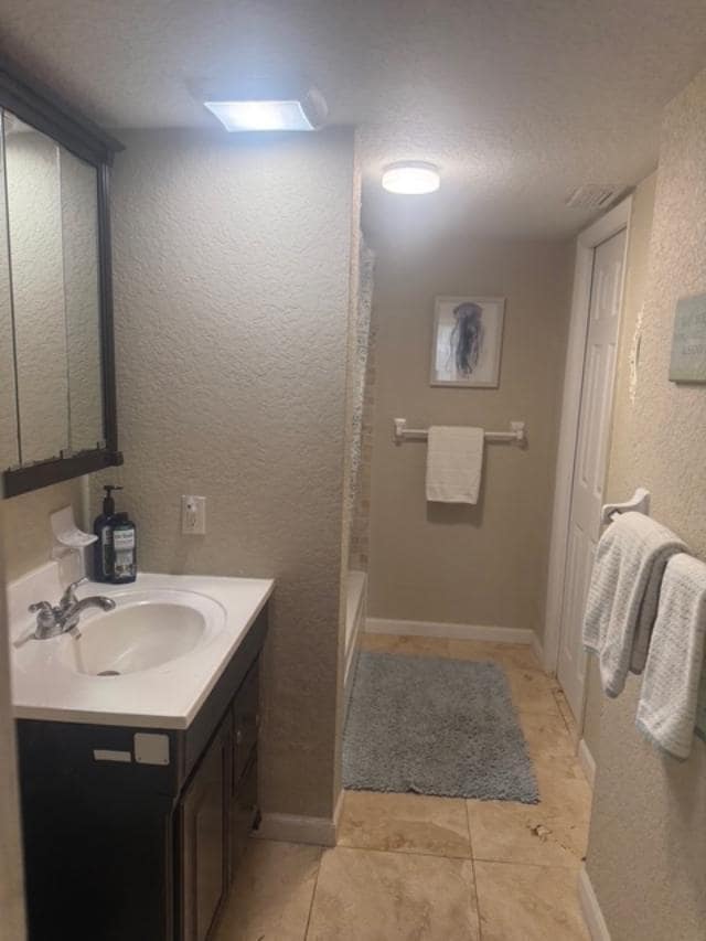 Building Photo - 1400 NE 57th Ct