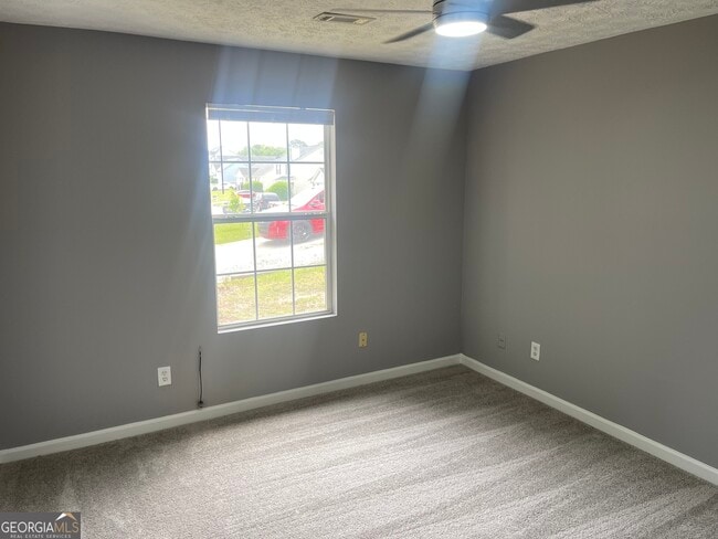 Building Photo - 320 Willow Springs Dr