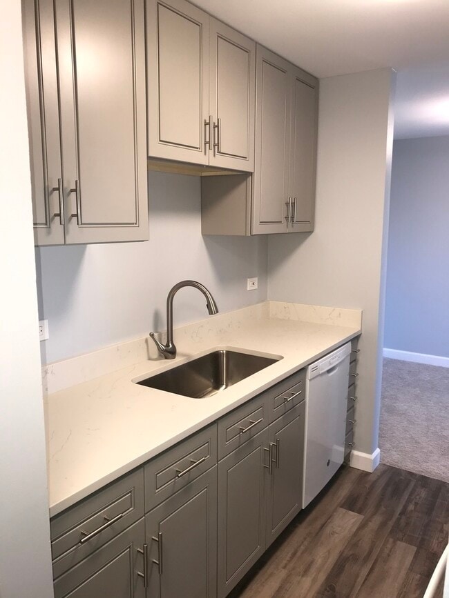 Building Photo - 4 Oak Creek Dr