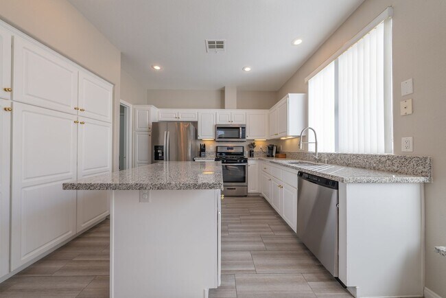 Building Photo - Spacious 4-Bed Family Home in Prime Las Vegas Location!