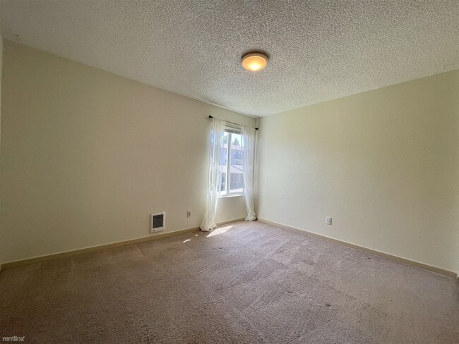 Building Photo - 1 br, 1 bath Condo - 17431 Ambaum Boulevar...