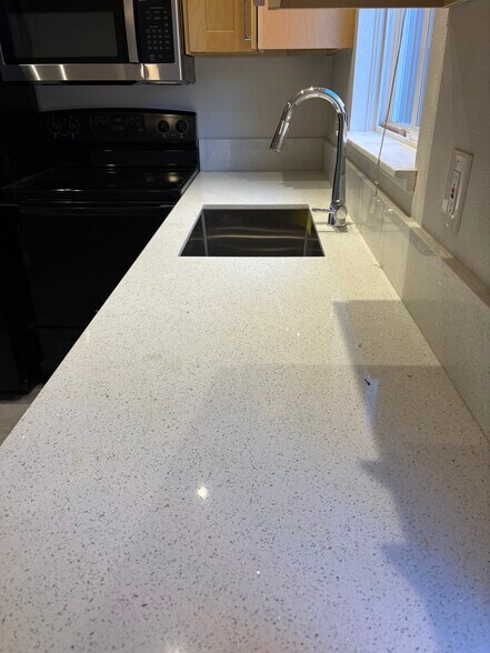 Building Photo - 2707 SE 50th Ave