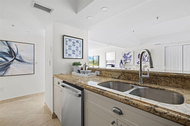 Building Photo - 650 West Ave