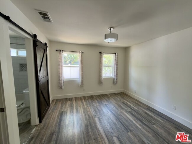 Building Photo - 1400 N Ave 46