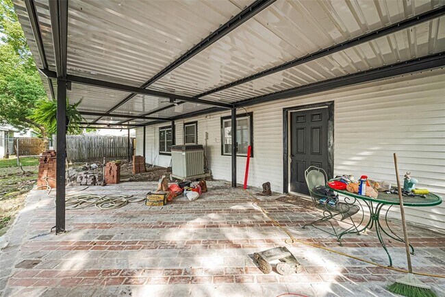 Building Photo - 1308 W Dumble St