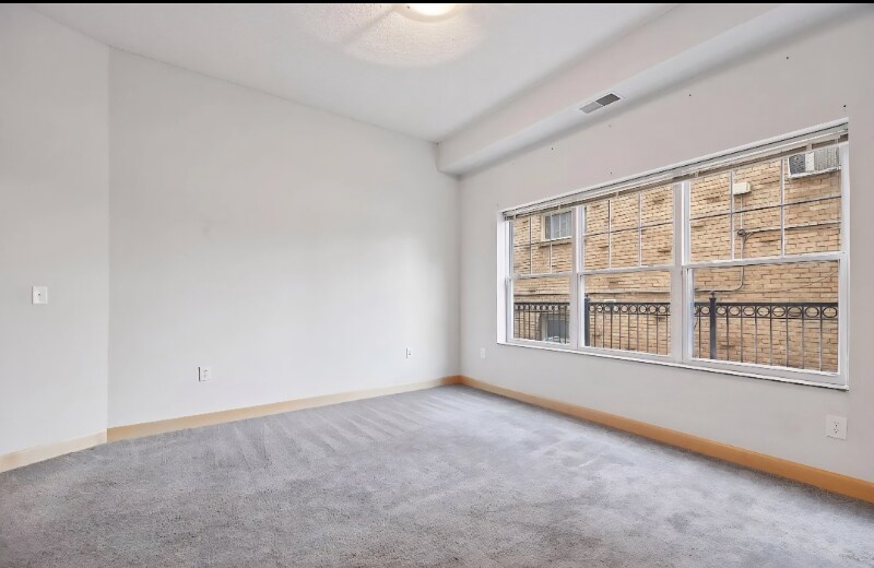 Building Photo - 308 E 18th St