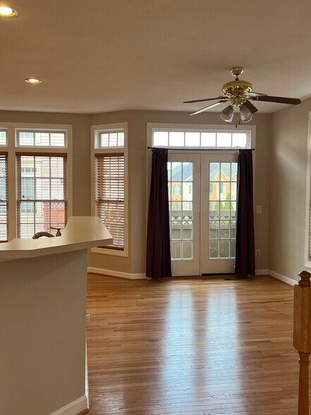 Building Photo - 945 Harrison Cir