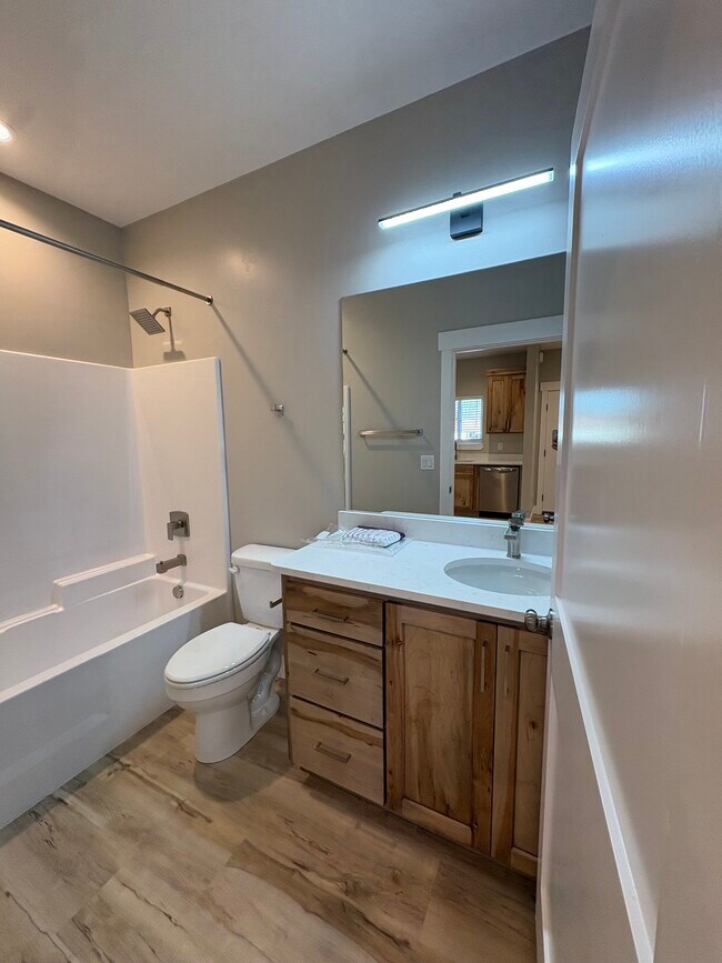 Building Photo - Ririe Apartment unit 5