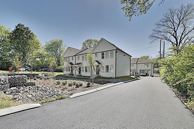 Building Photo - Newer Construction Townhome in Madison