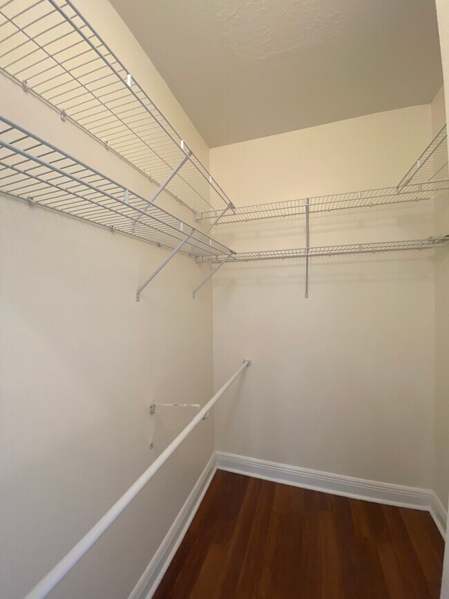 Building Photo - 12101 Santaluz Dr