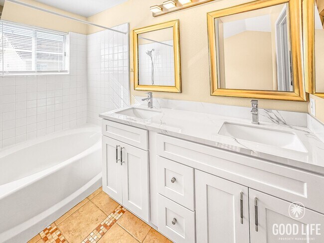 Building Photo - Immaculate 4Bd/2.5Ba Home with New Fridge, AC, Fenced Back Patio in Aliso Viejo!