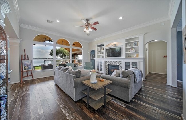 Building Photo - 9698 E Shore Dr