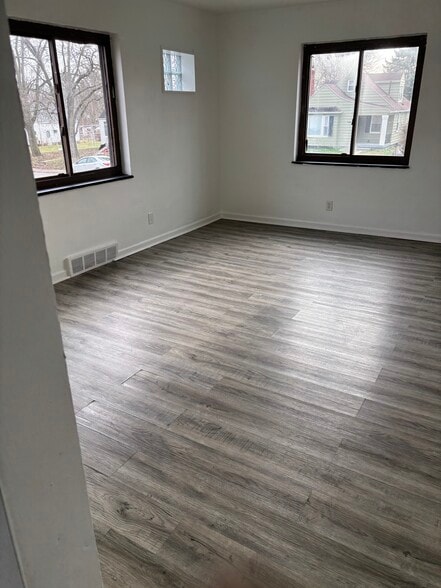 Building Photo - 151 Niagara Ave