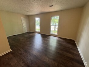 Building Photo - 505 Chateau Dr SE