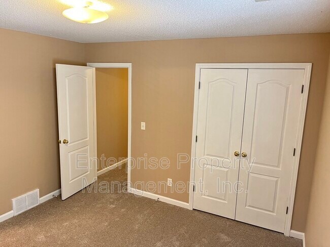 Building Photo - 9221 Lazzini Cove