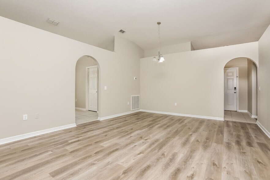 Building Photo - 333 Lake Shepard Dr