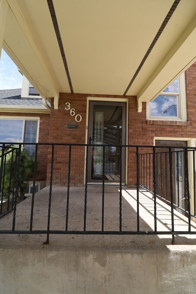 Building Photo - 360 N SF