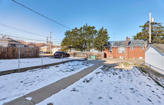 Building Photo - 6805 Morgan Ford Rd