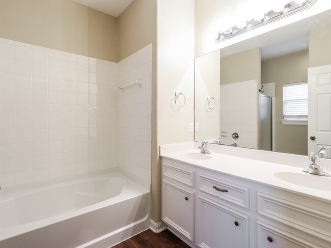 Building Photo - 13541 Lake Breeze Ln