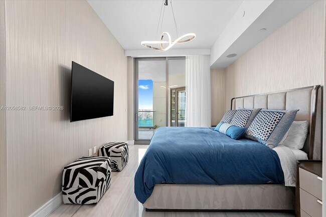 Building Photo - 17901 Collins Ave