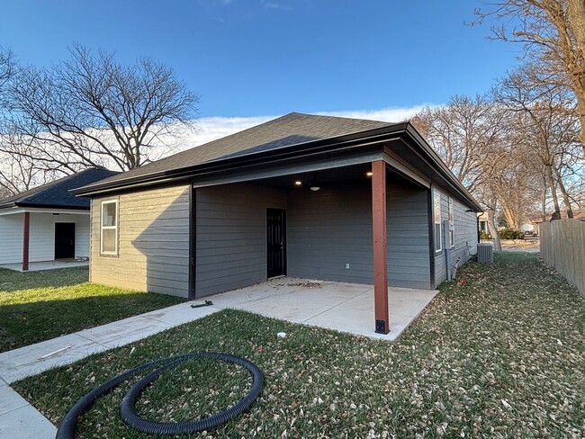 Building Photo - Stunning New Build in Central Manhattan! Available NOW!