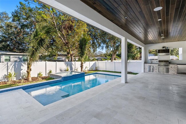 Building Photo - 2106 S Cortez Ave