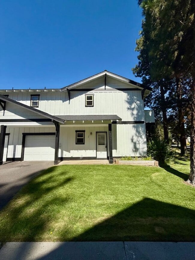 Building Photo - 1399 NW Fort Clatsop St