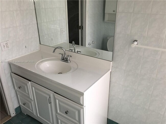 Building Photo - 3705 SW 68th Ave