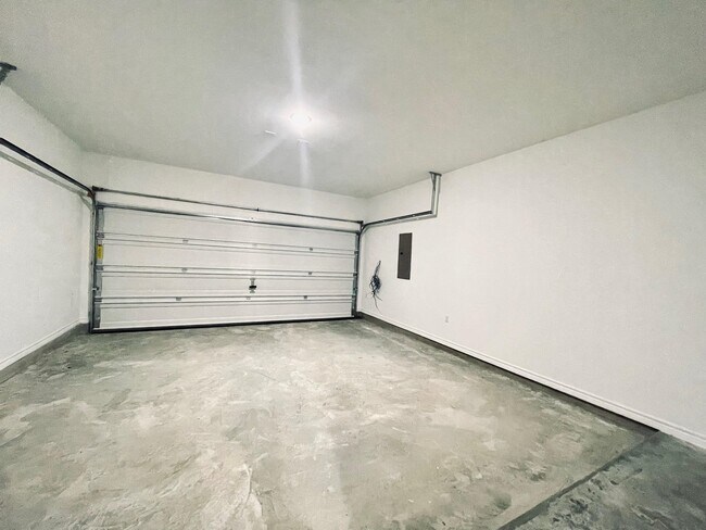 Building Photo - 9915 Borna Dr