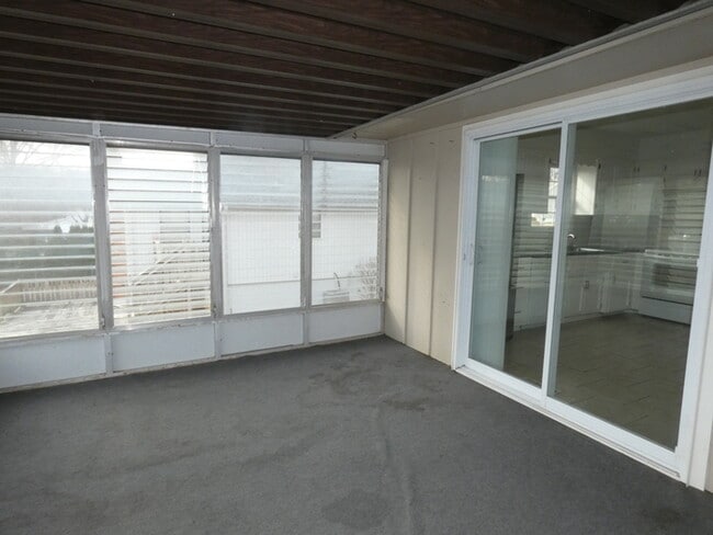 Building Photo - Beautiful Home in North Kansas City School District!