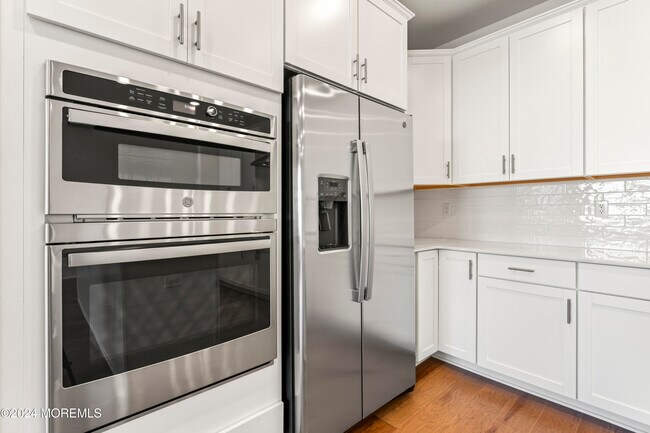 Building Photo - 306 Pilot St